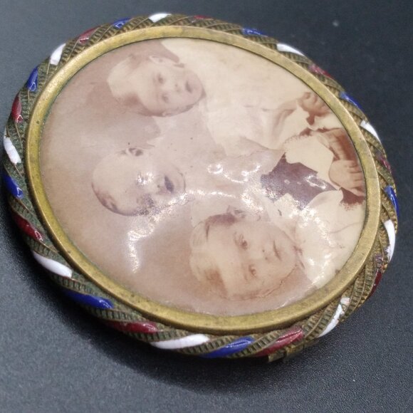 Vintage Photo Brooch Enamel Braid Gold Tone - Picture 2 of 4